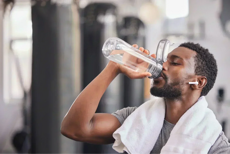 Comment l’hydratation peut vous aider à perdre du poids : les avantages de boire plus d’eau